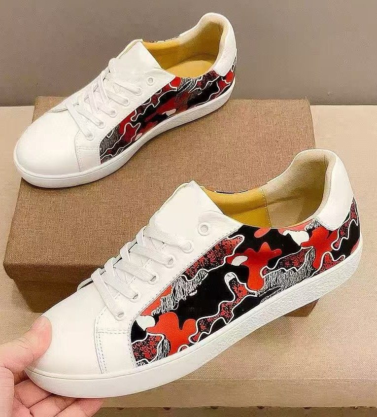 Gucci White Low-Top Sneakers with Black and Red Sides
