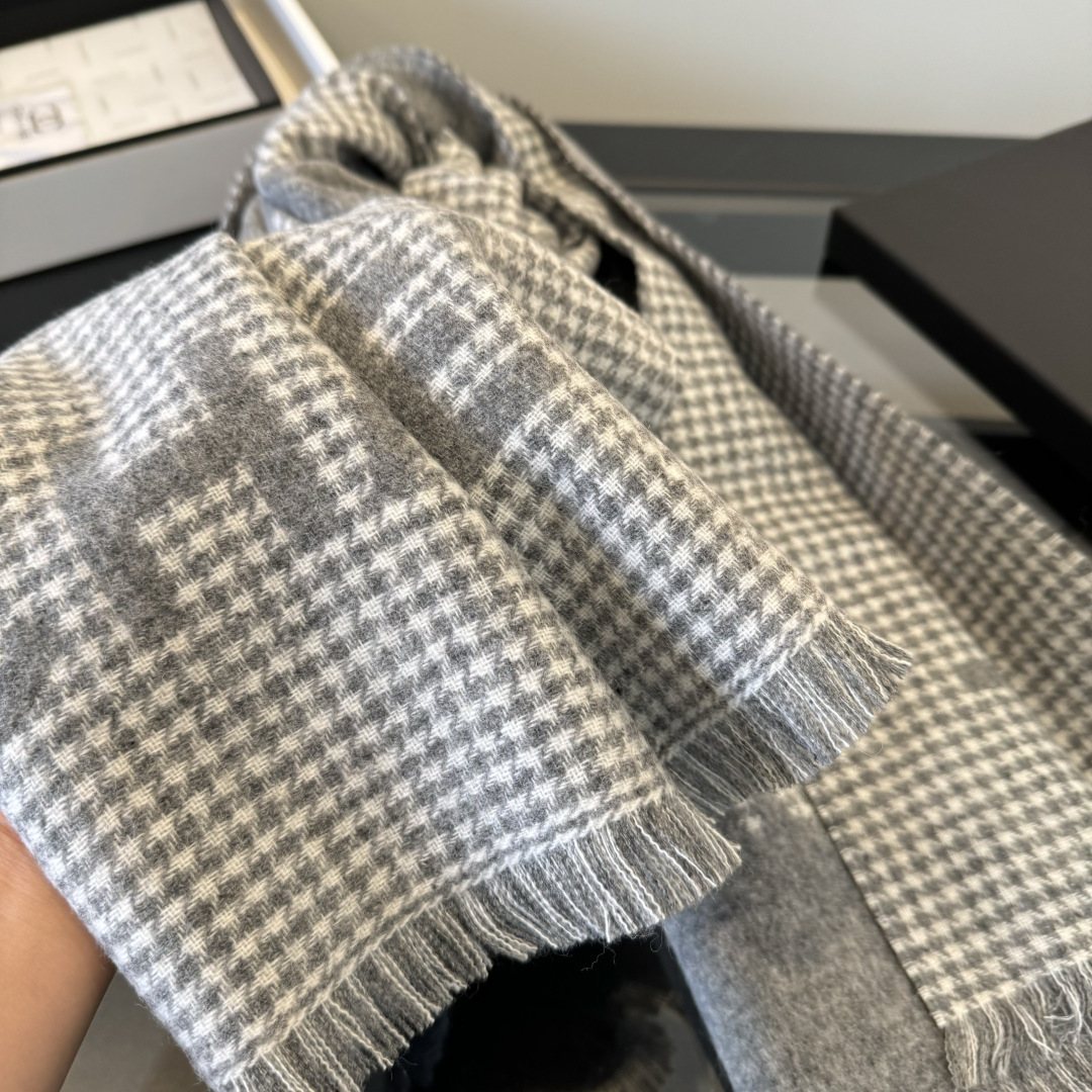 Chanel Two-Tone Houndstooth Fringe Scarf