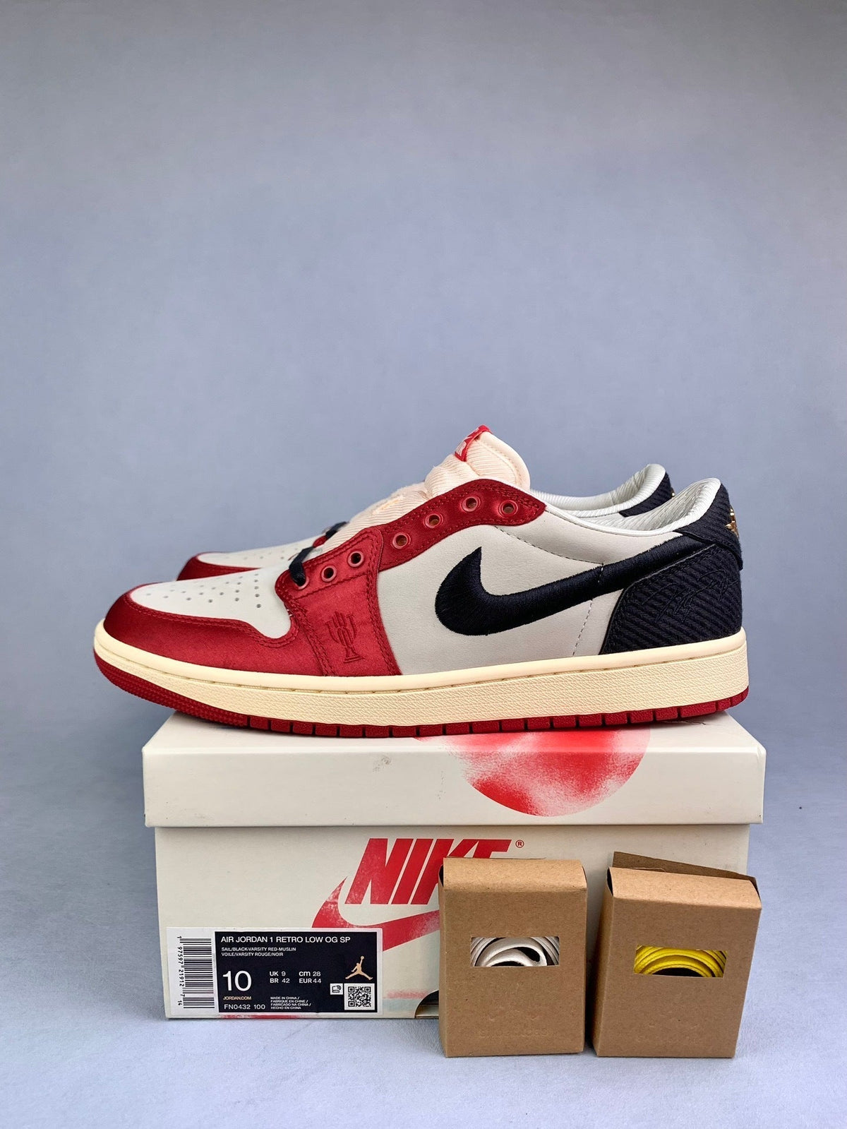 Air Jordan 1 Low Away x Trophy Room Chicago Unisex Sneakers FN0432-100